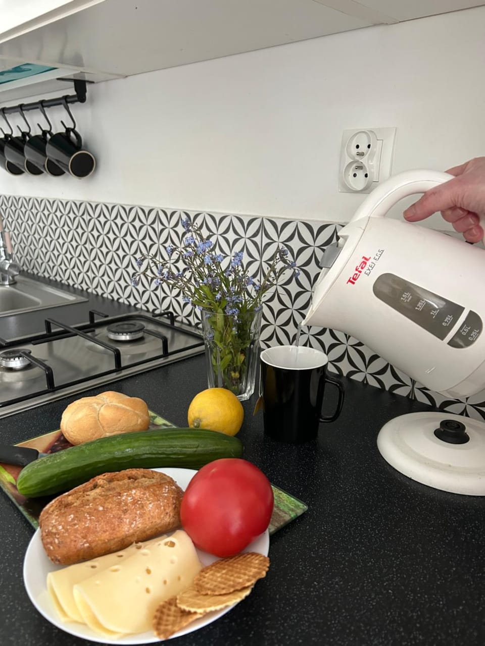 Kitchen or kitchenette, Food, Breakfast