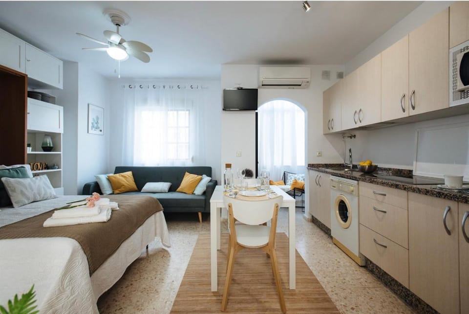 TV and multimedia, Kitchen or kitchenette, Living room, Evening entertainment