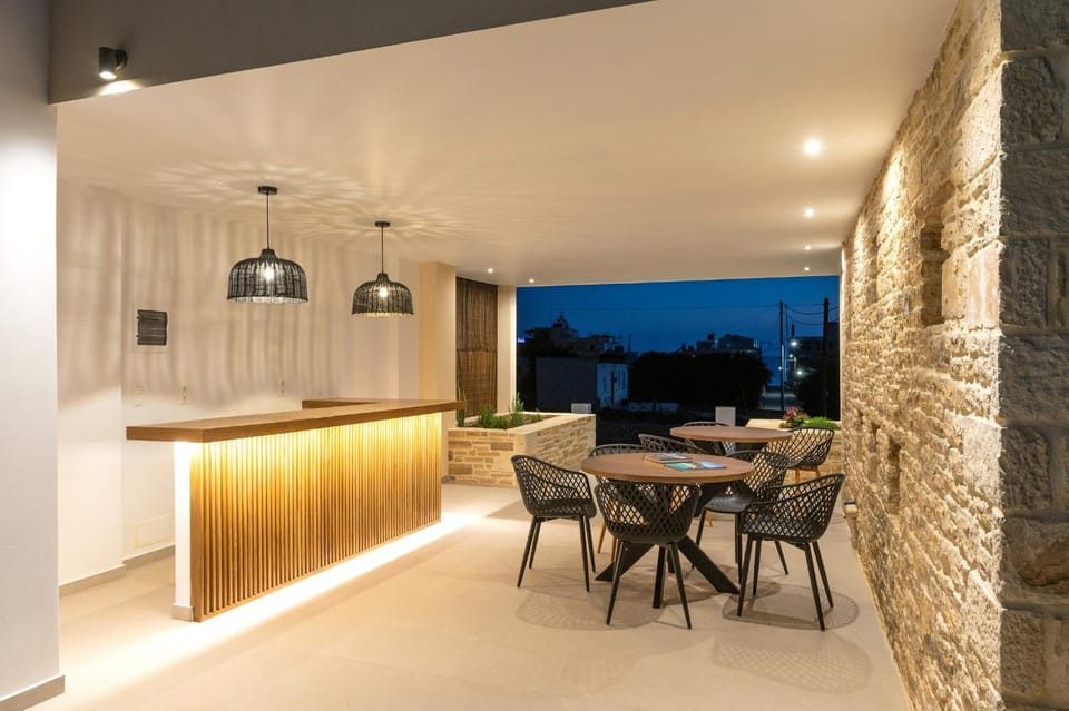 Patio, Lounge or bar