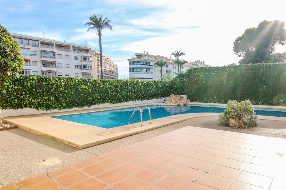 Swimming pool, Swimming pool