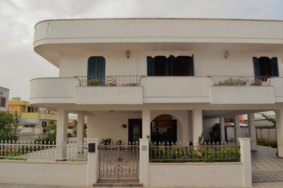 Property building, Facade/entrance, Summer, View (from property/room), Street view, Quiet street view, Inner courtyard view, Parking