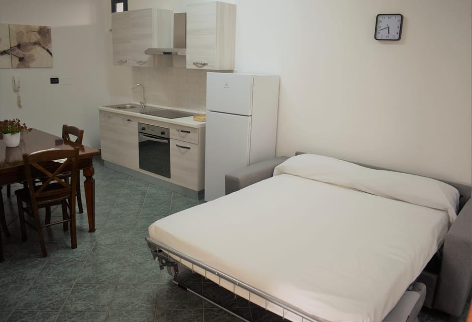 Bed, Summer, Kitchen or kitchenette