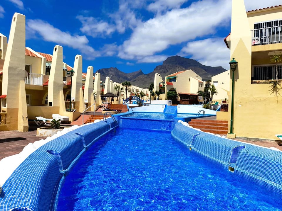 Fantastic 3 Bedrooms MAREVERDE, WIFI free House in Costa Adeje