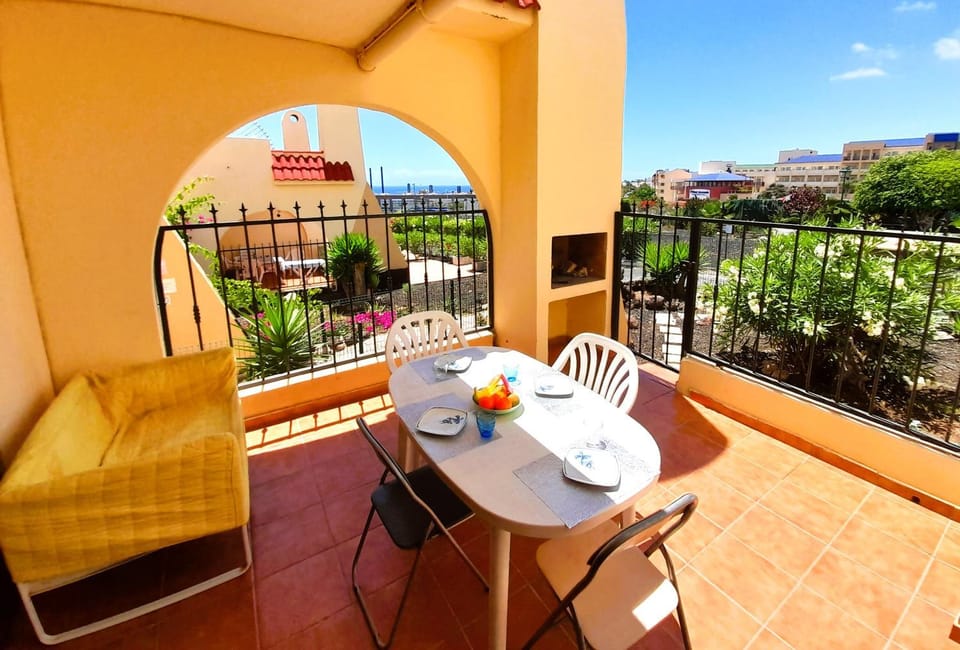 Fantastic 3 Bedrooms MAREVERDE, WIFI free House in Costa Adeje