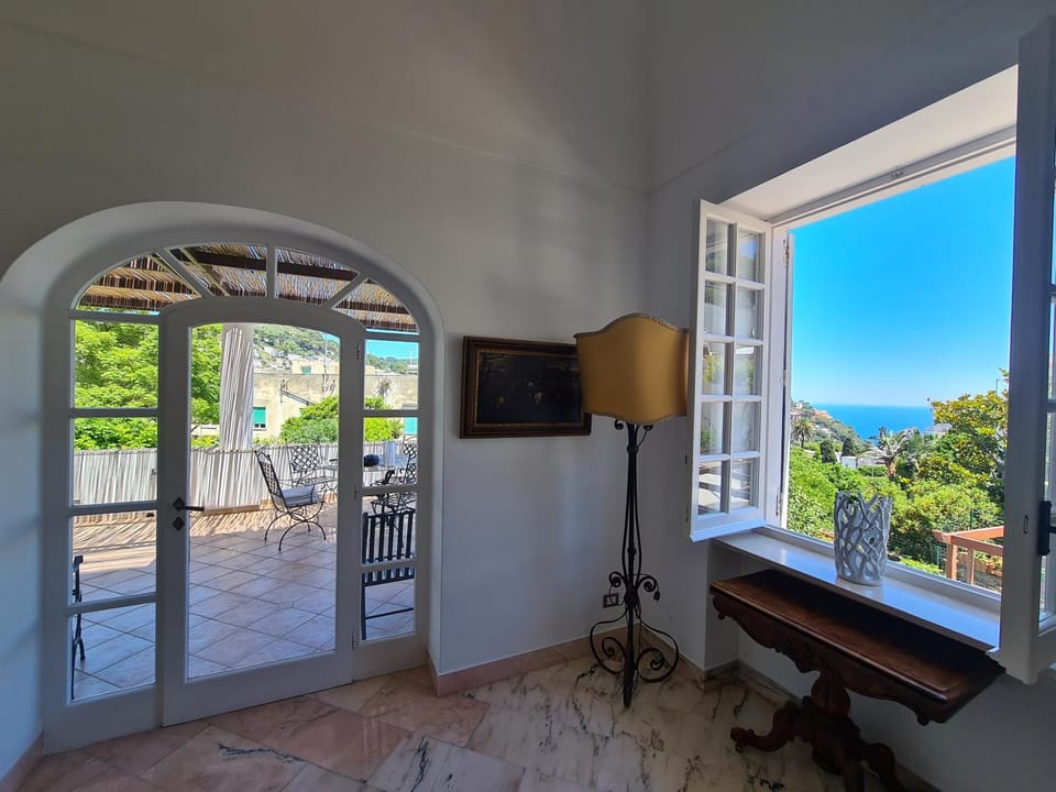 Casa La Rosa Apartment in Capri