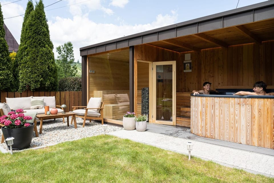 Garden, Hot Tub, Hot Tub, Sauna, Sauna