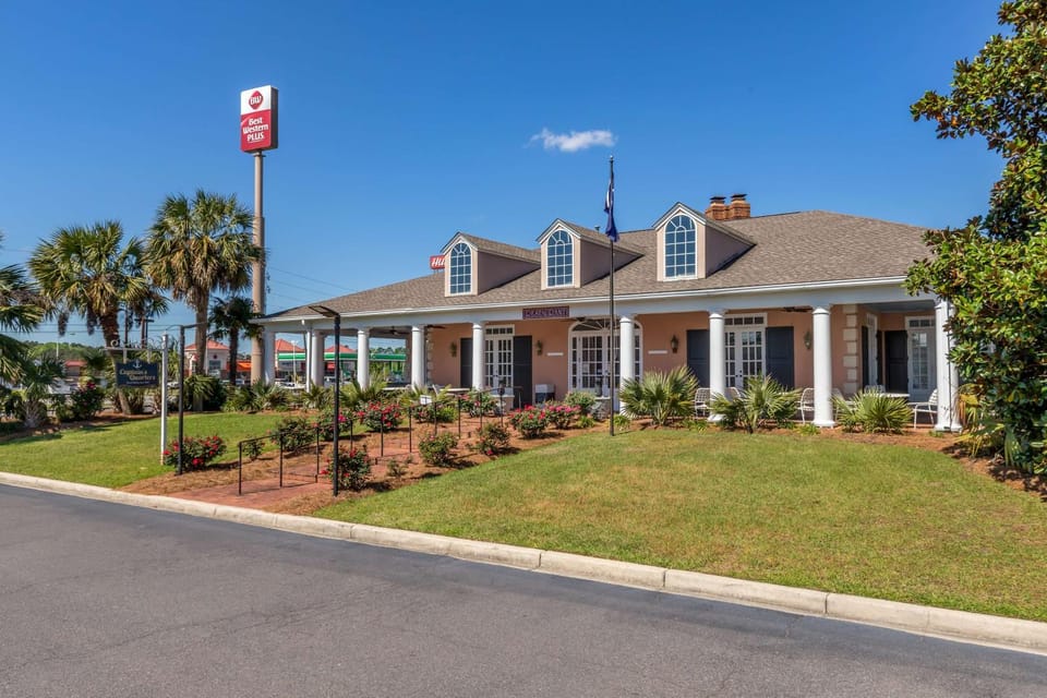Property building, Restaurant/places to eat