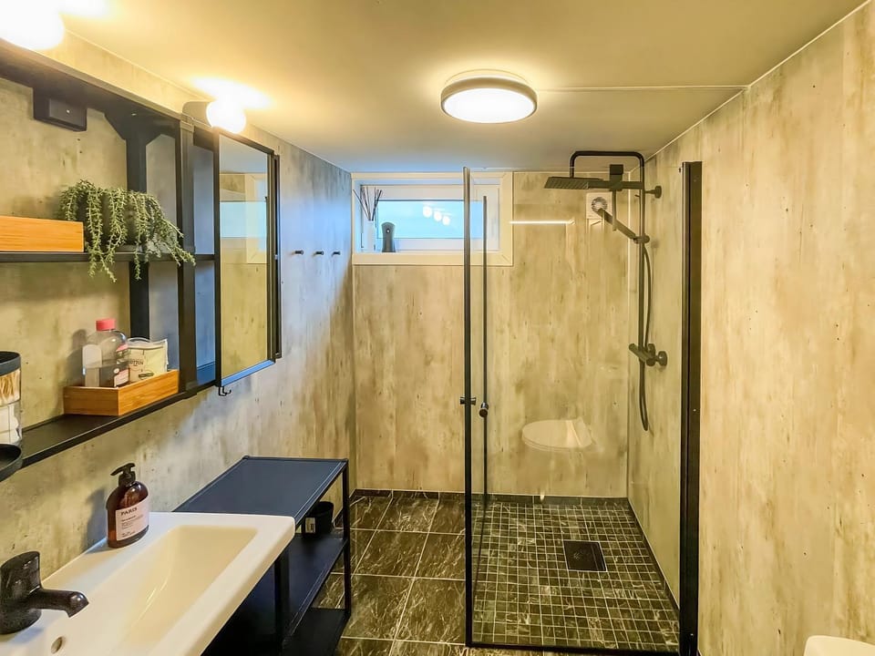 Shower, Bathroom, Bath, hair dryier