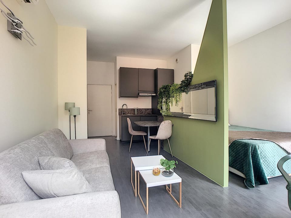 Kitchen or kitchenette, Living room, Dining area