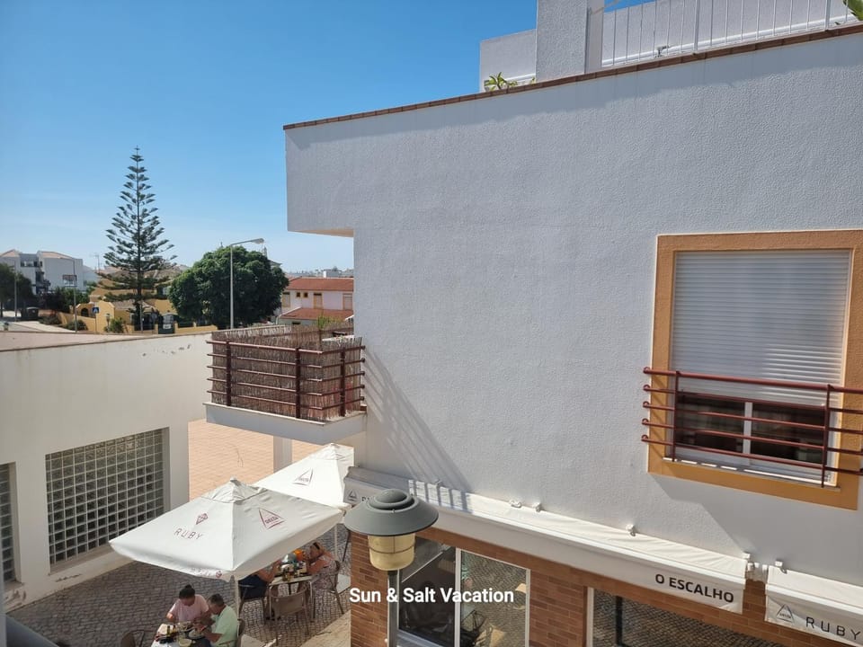 Property building, Day, View (from property/room), Balcony/Terrace