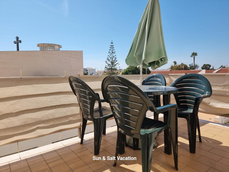 Day, Balcony/Terrace, Seating area, Dining area