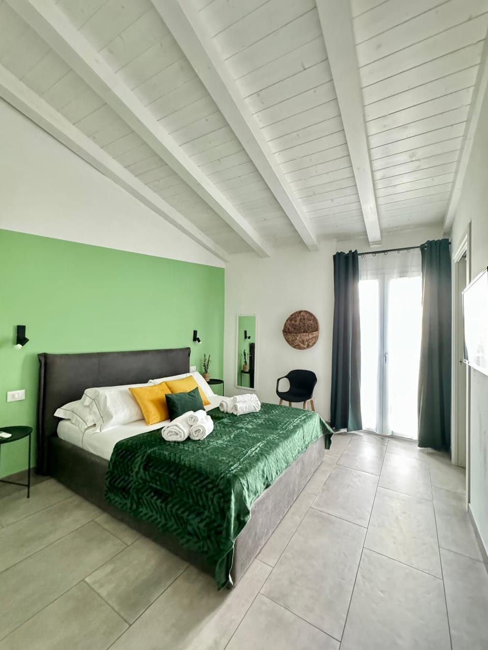 Bed, Photo of the whole room, Bedroom, towels