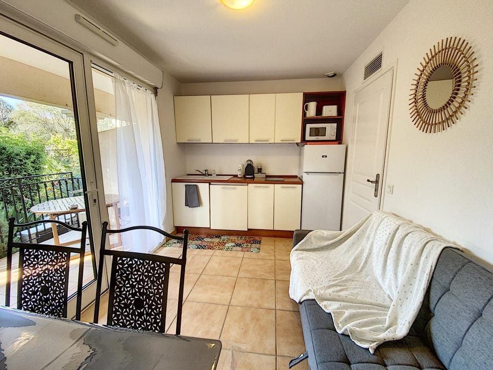 Kitchen or kitchenette, Living room