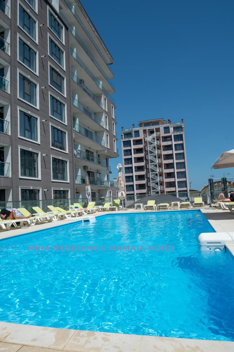 Property building, Swimming pool, sunbed