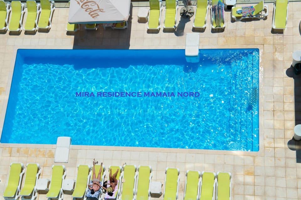 Pool view, Swimming pool, sunbed