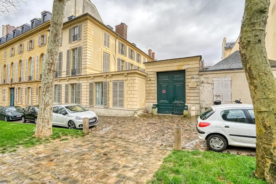 Property building, Parking