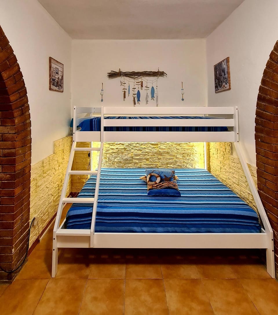 Bed, bunk bed