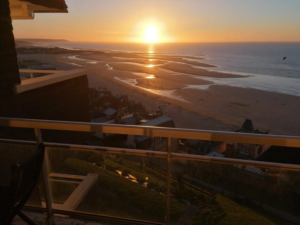 View (from property/room), View (from property/room), Balcony/Terrace, Beach, Sunset