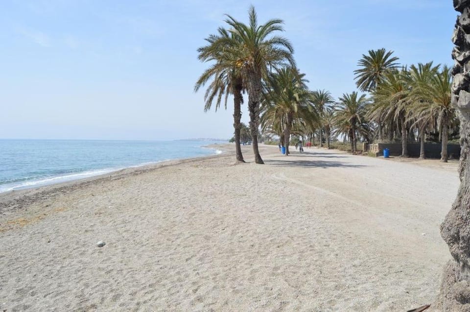 APARTAMENTO LAS PALMERILLAS-RESIDENCIAL TORREQUEBRADA Apartment in La Alpujarra