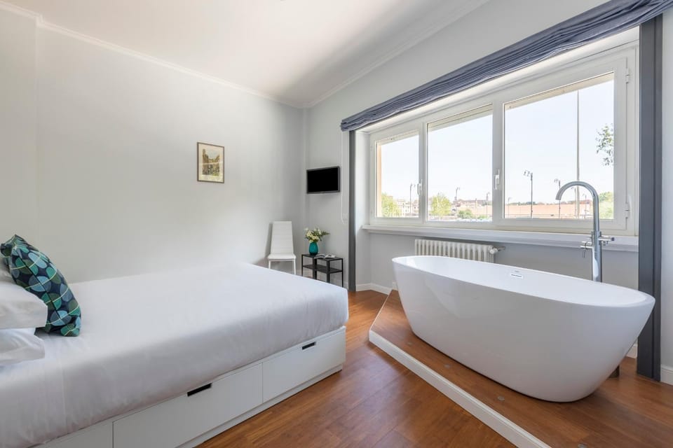 Photo of the whole room, Bath