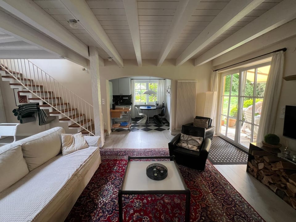 Communal lounge/ TV room, TV and multimedia, Living room, Seating area