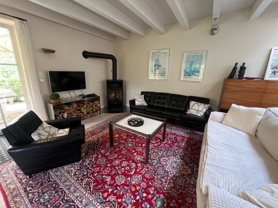 Communal lounge/ TV room, TV and multimedia, Living room, Seating area