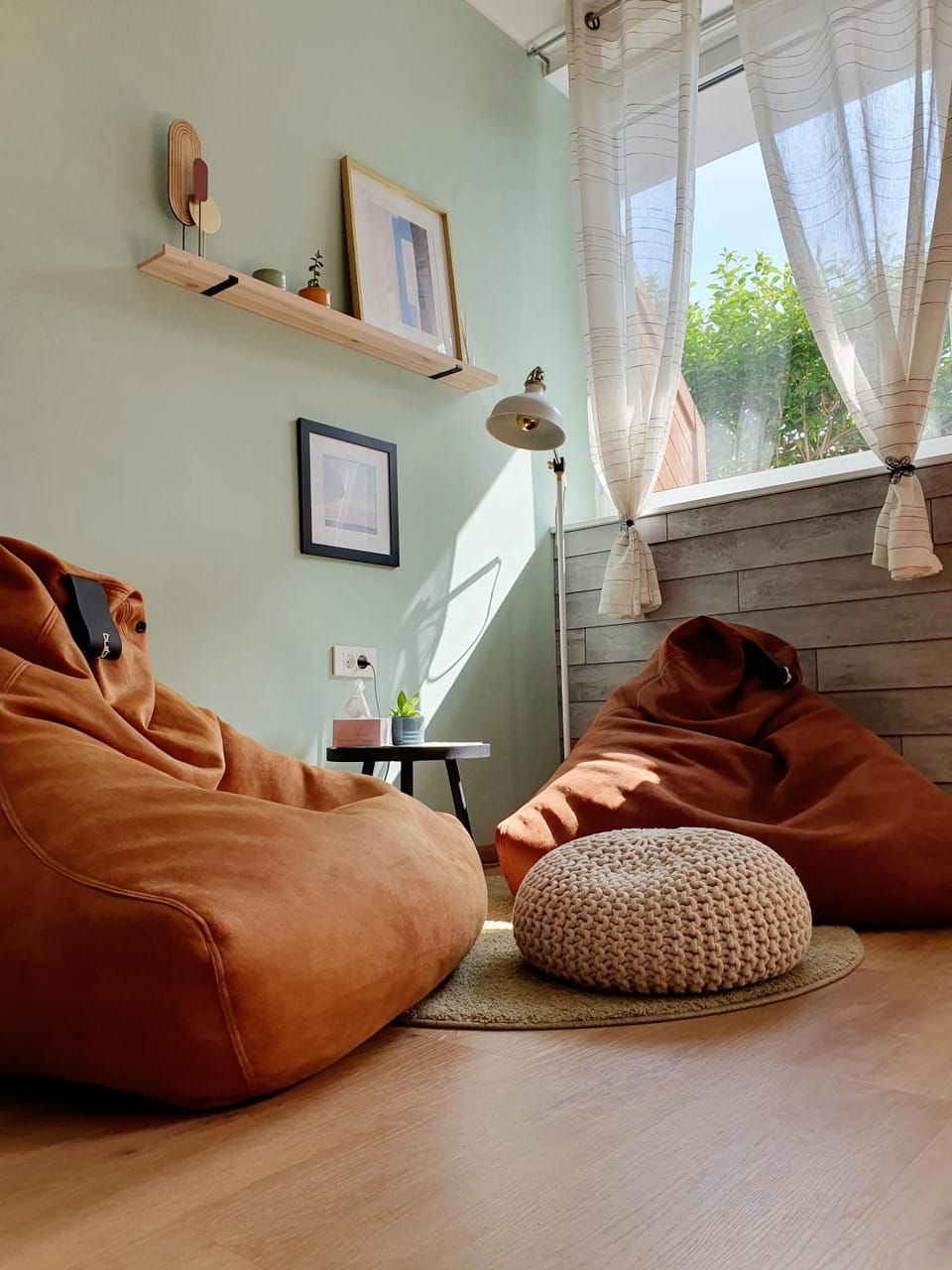 Living room, Seating area