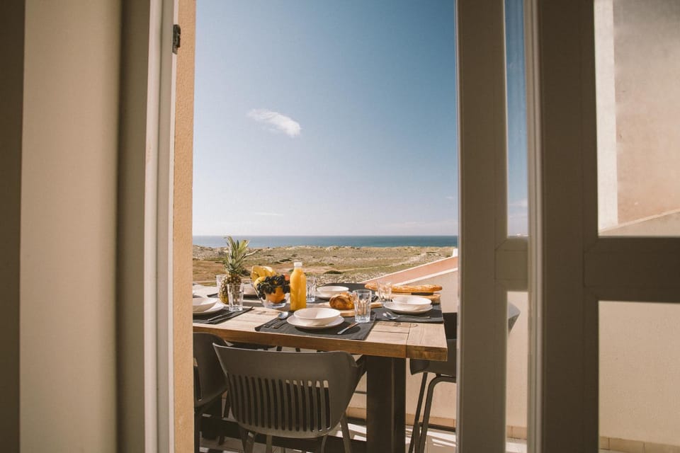 View (from property/room), Balcony/Terrace, Dining area, Sea view