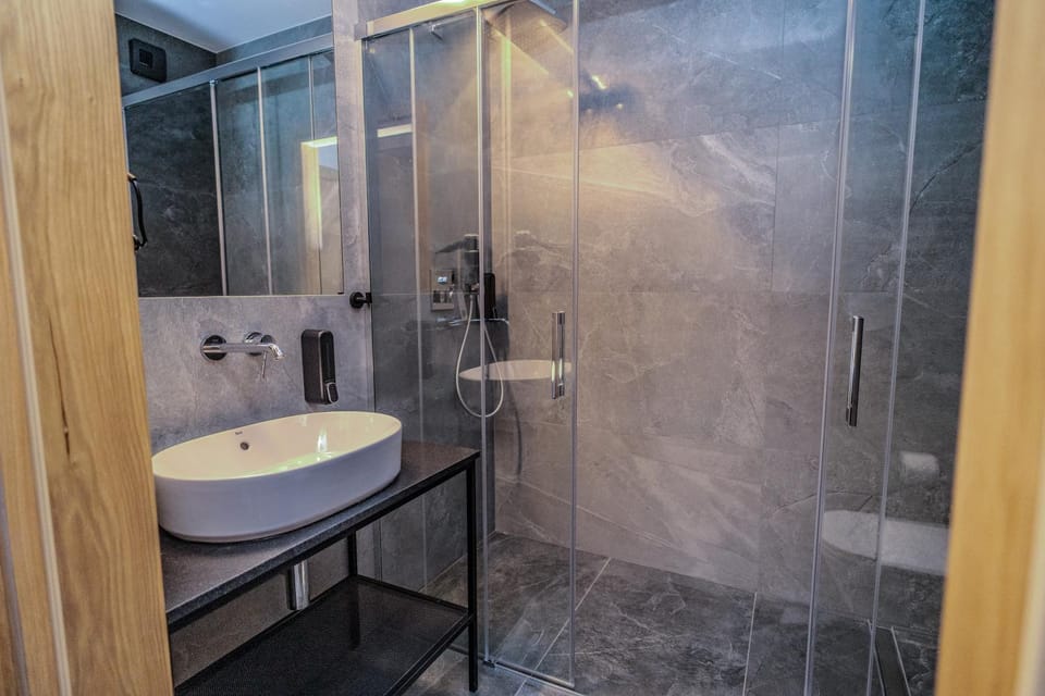 Shower, Bathroom, hair dryier