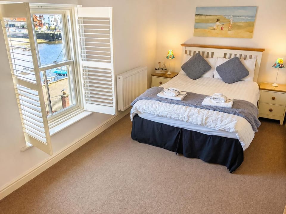 Whitby Sea View Cottage Prime Historic Old Town Location House in England