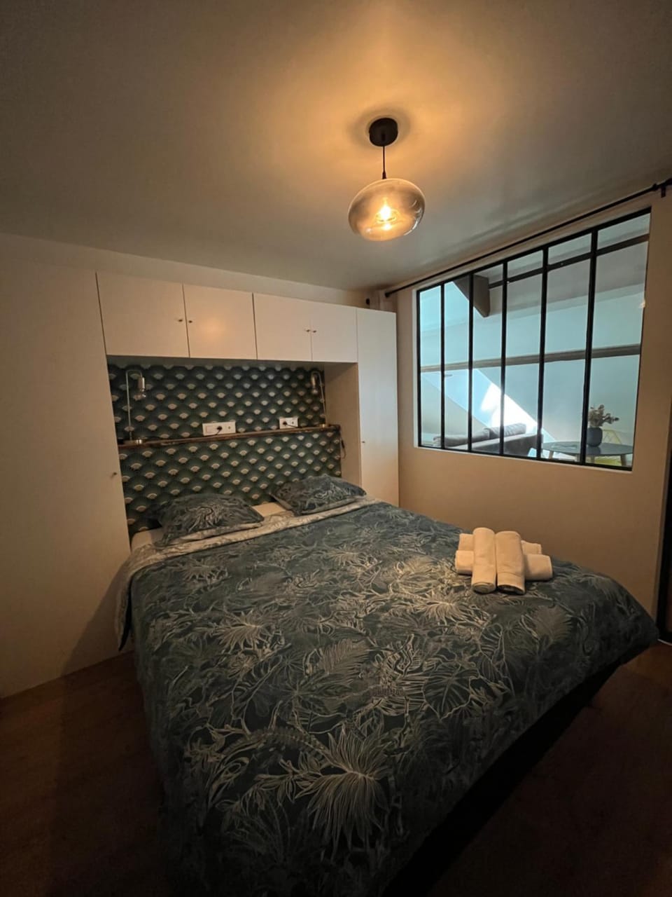 Bed, Photo of the whole room, Bedroom, towels