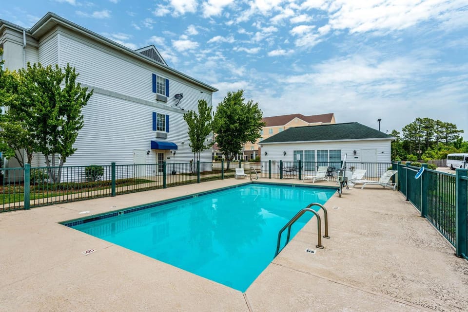 On site, Pool view, Swimming pool