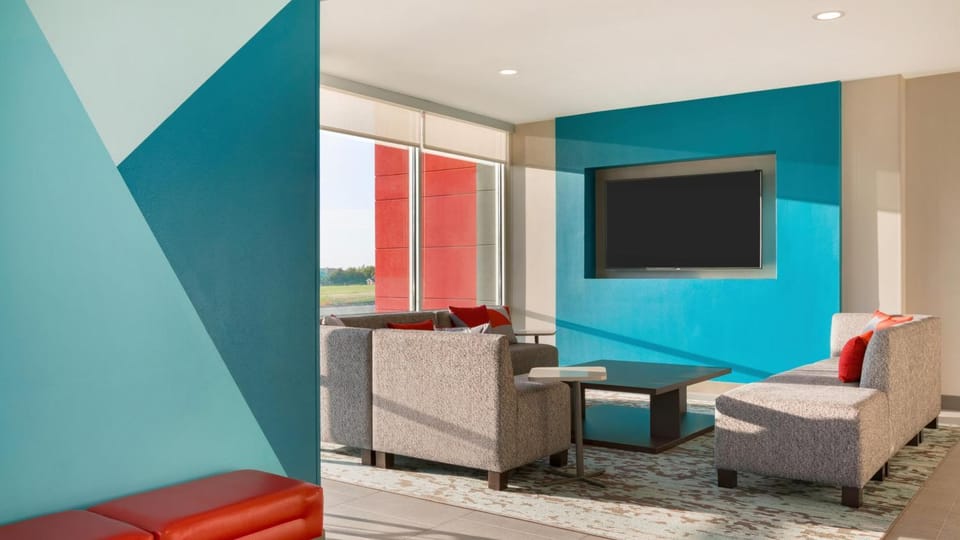 Communal lounge/ TV room, TV and multimedia, Seating area
