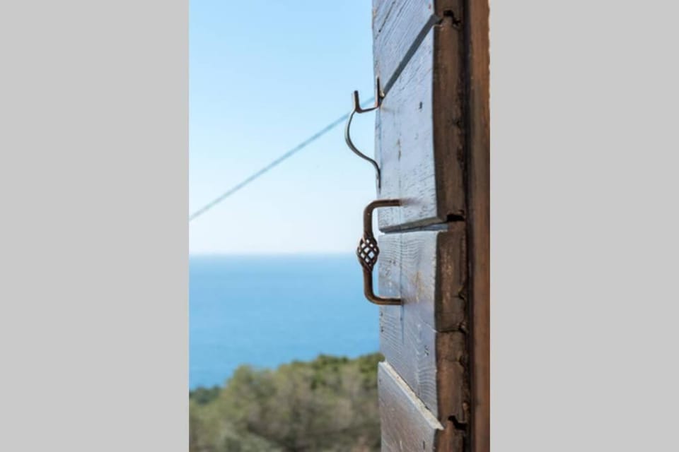 Ladovina, Relaxing Enviroment with a Modern Apartment in a Old Stone House Apartment in Dubrovnik-Neretva County