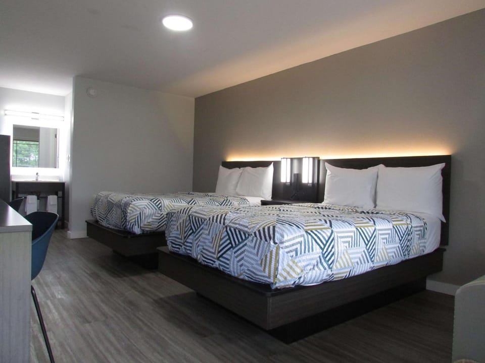 Photo of the whole room, Bedroom