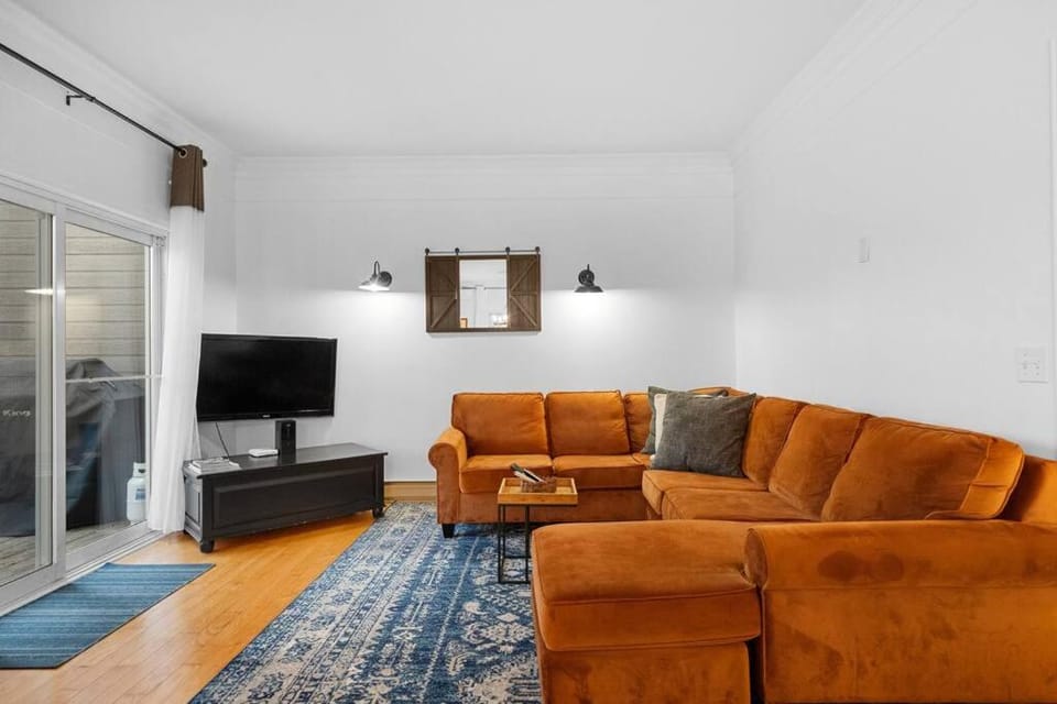 Le Champetre Tremblant 2bdrs Condo W Fireplace House in Mont-Tremblant