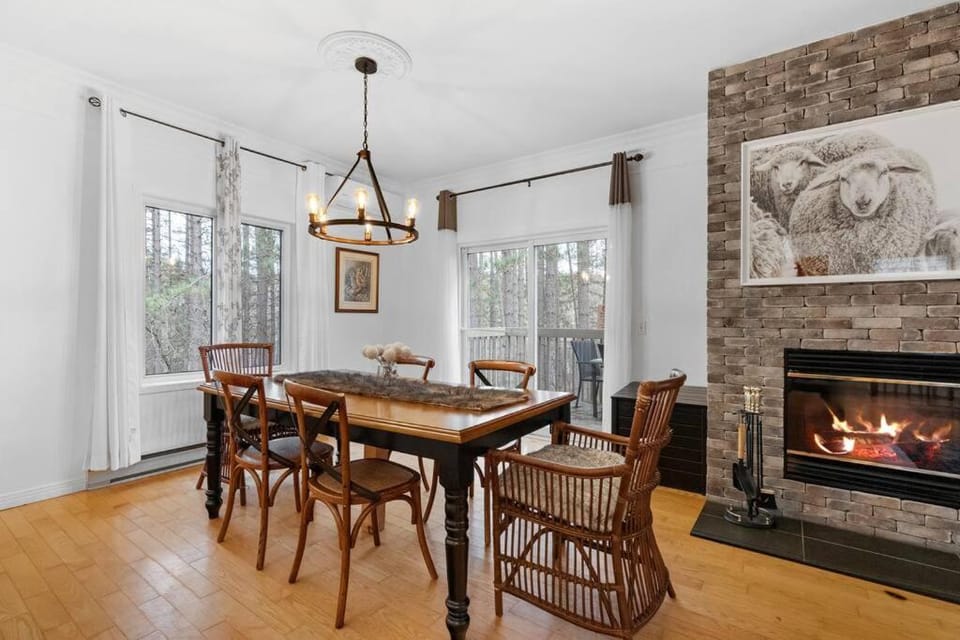 Le Champetre Tremblant 2bdrs Condo W Fireplace House in Mont-Tremblant