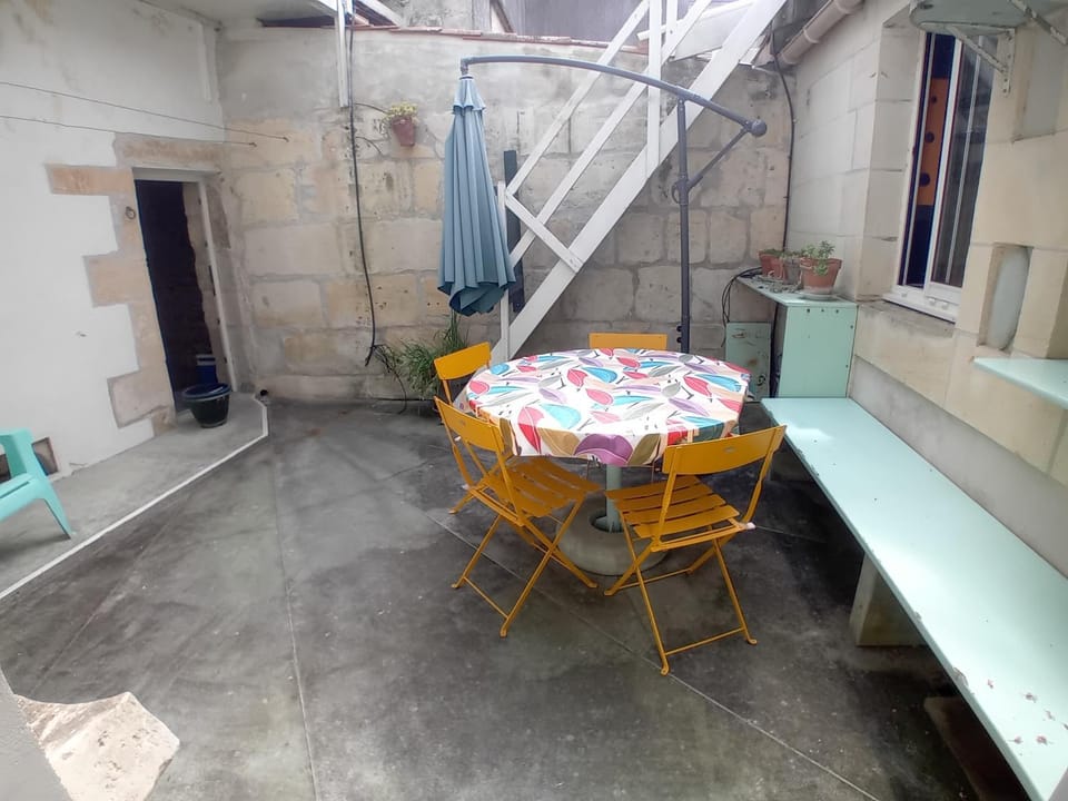 Les Volets Bleus T3 de 80 m2 patio privatif Apartment in Nouvelle-Aquitaine