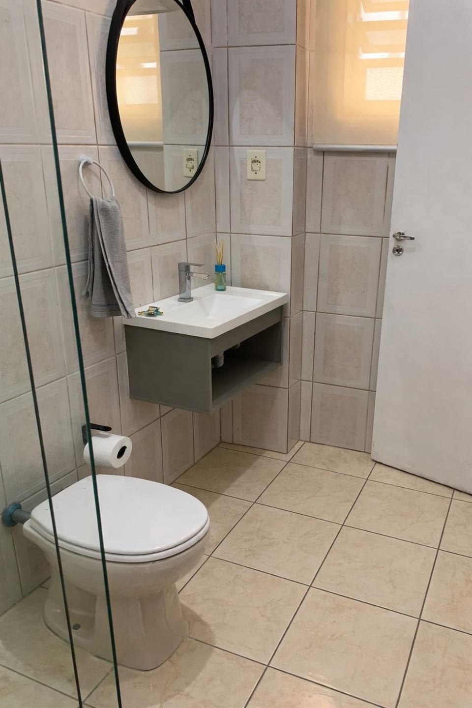 Apto na Enseada- 3 quadras da praia da enseada Apartment in State of São Paulo