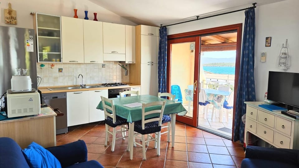 Balcony/Terrace, Kitchen or kitchenette, Dining area