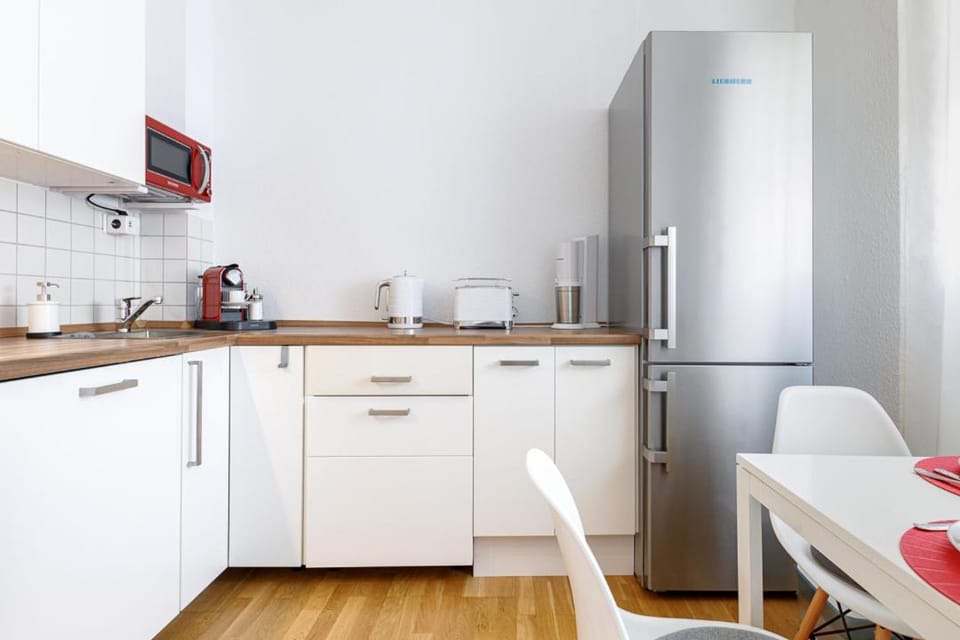 Kitchen or kitchenette, Dining area, dishwasher, minibar, pet friendly
