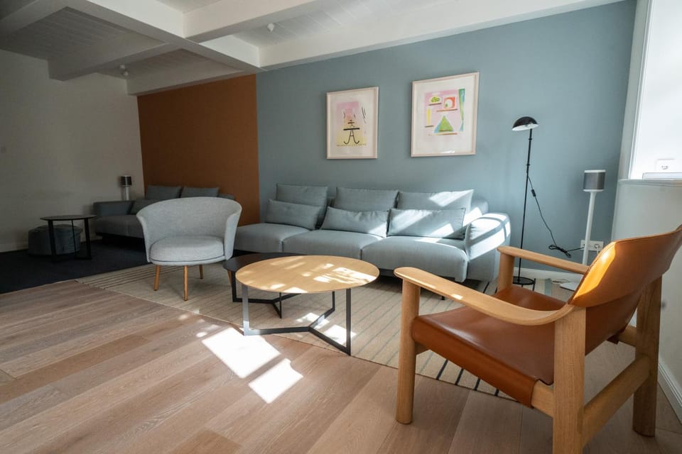 Living room, Seating area