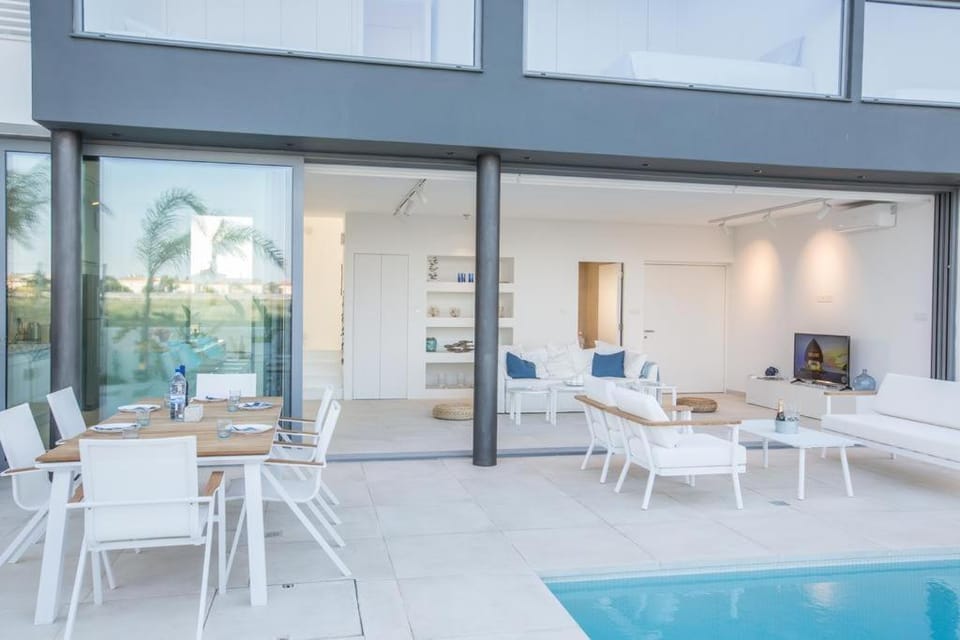 The White H Villa, Protaras, Fresh and Peaceful Villa in Paralimni