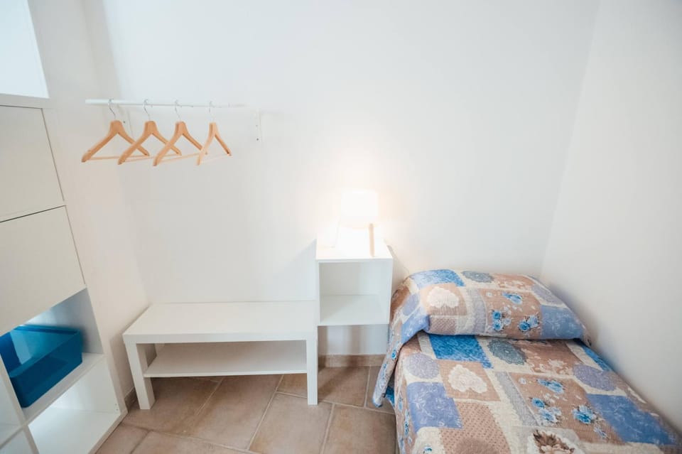 Bed, Photo of the whole room, Decorative detail, Decorative detail, Bedroom, hair dresser, microwave