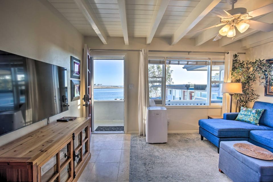 San Diego Hub w/ Bay Views - 1 Block to Beach! House in Mission Beach