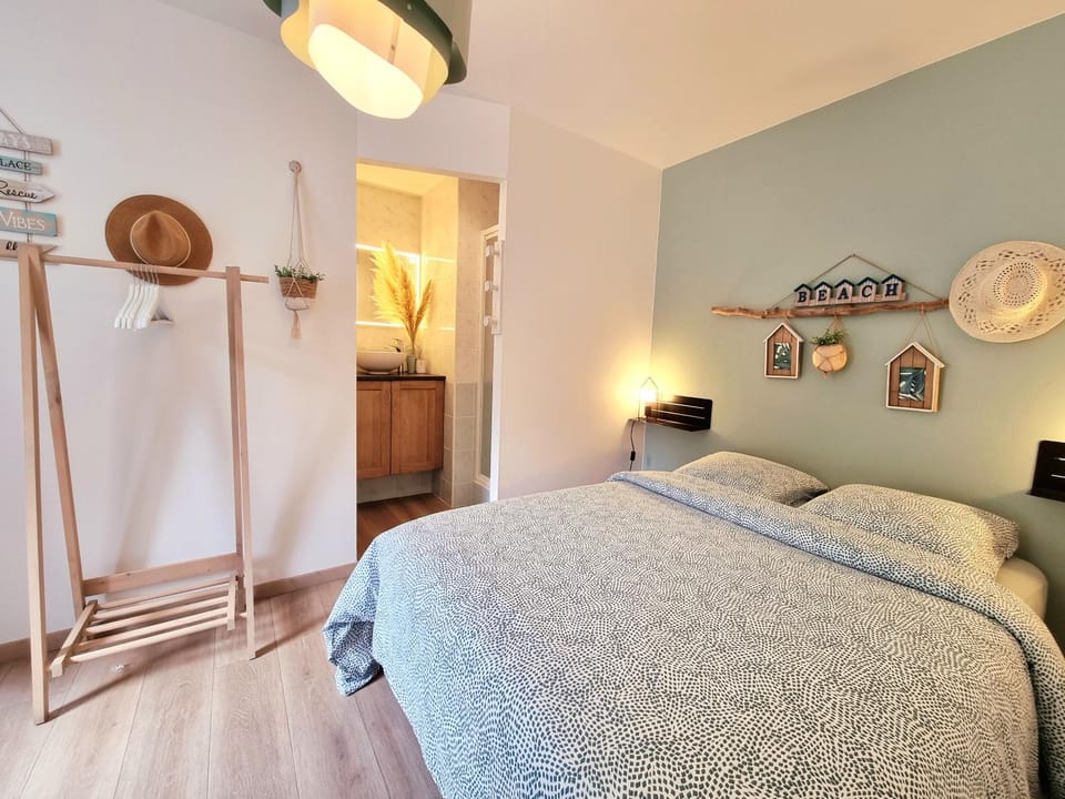 Bed, Bathroom, Bedroom
