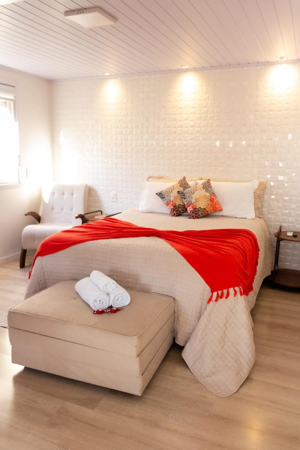 Bed, Photo of the whole room, Bedroom, towels