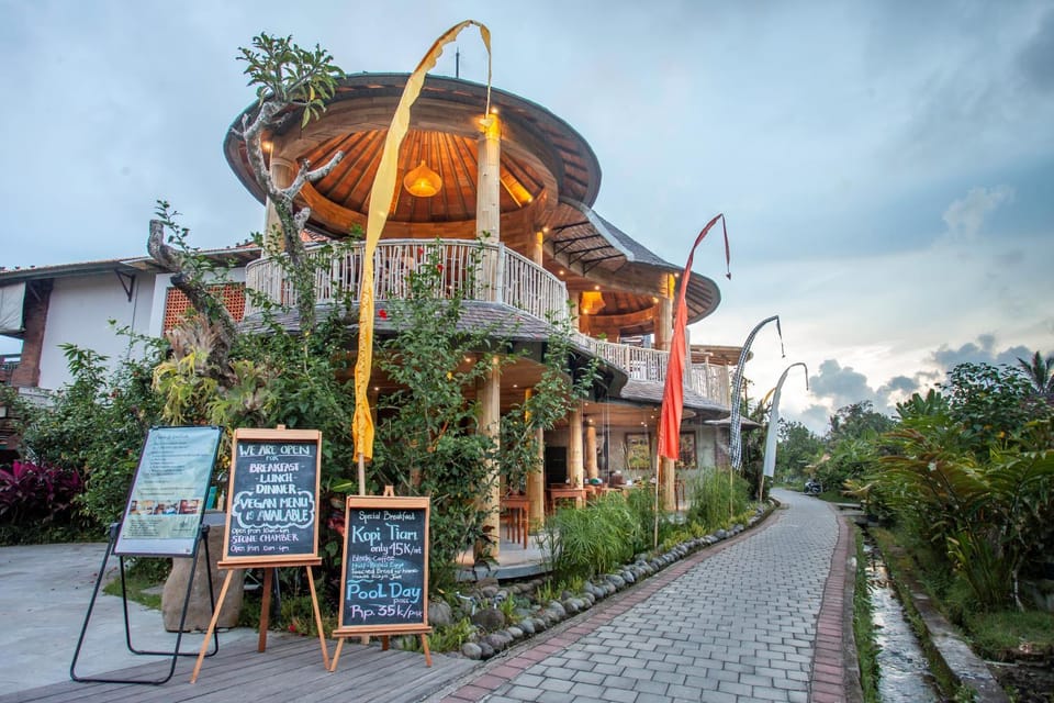 Property building, Restaurant/places to eat, Restaurant/places to eat, Sunset