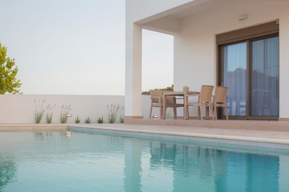 Balcony/Terrace, Swimming pool