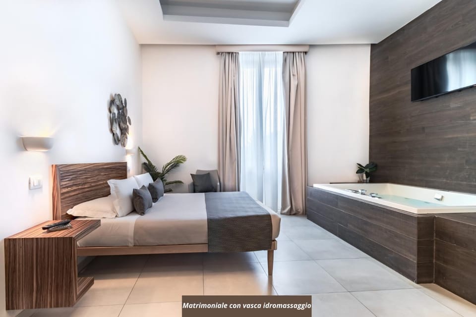 Hot Tub, Seating area, Bedroom, Bath